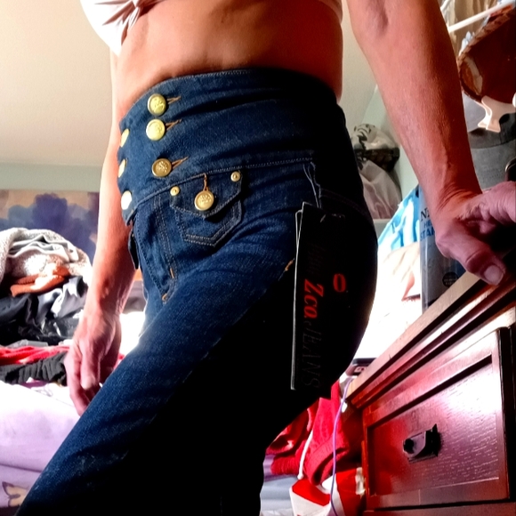 New Capri Jeans/w Buttons sz 2 - Picture 2 of 10